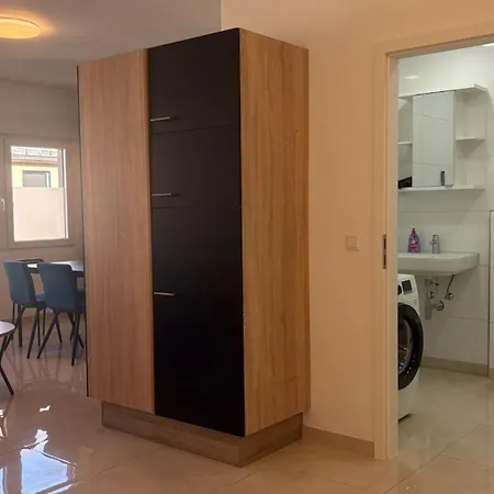 Apartment T&k - - 2 - King's Avenue *