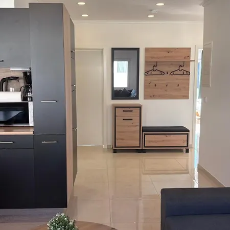 Apartment T&k - - 2 - King's Avenue *