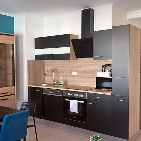 T&k - - 2 - King's Avenue Apartment *